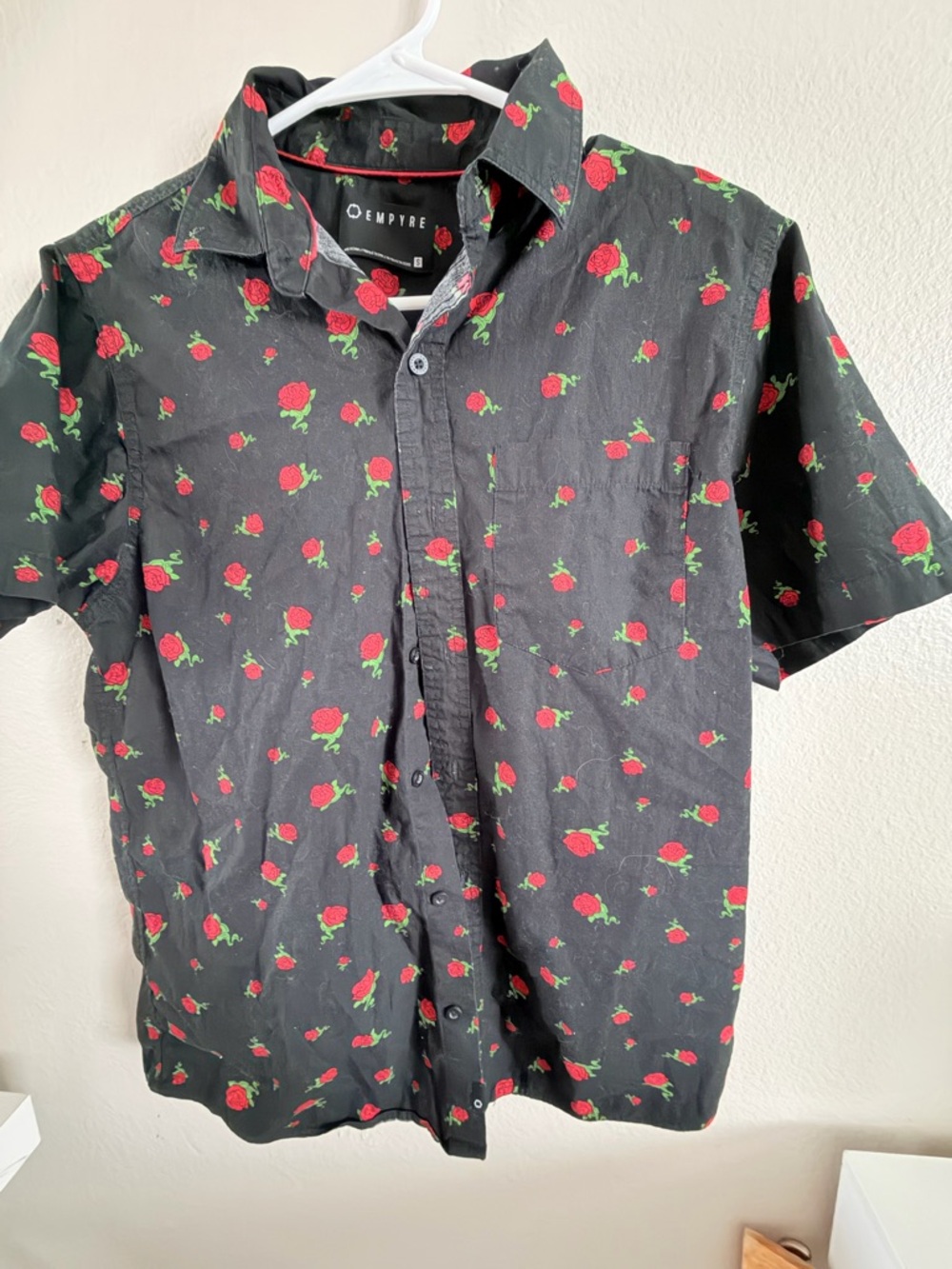Empyre Black Short-Sleeve Button-Up Shirt with Red Rose Print